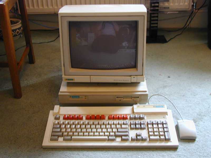A440 sitting on my living room carpet - a monitor sitting on a flat base unit, with a matching keyboard and mouse.